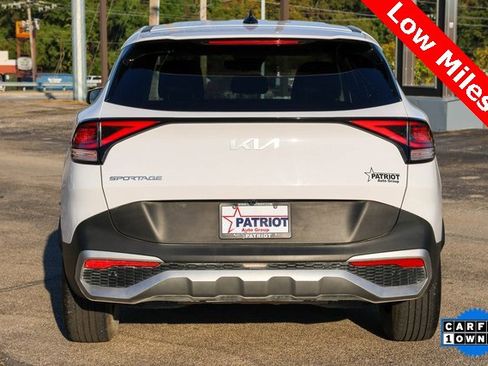Used 2024 Kia Sportage EX image 4