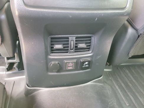 Used 2020 Nissan Titan SV w/ SV Convenience Package AWD/4WD image 34