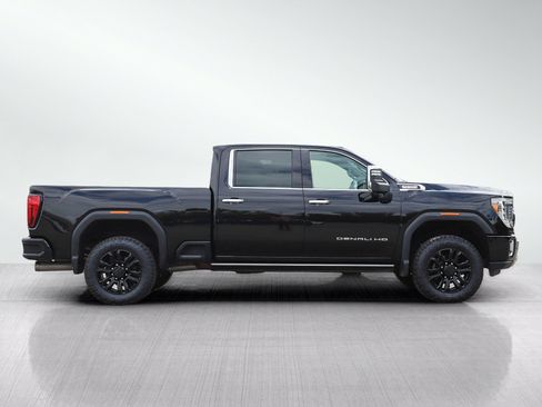 Used 2023 GMC Sierra 2500 Denali w/ Denali Black Diamond Edition AWD/4WD image 6