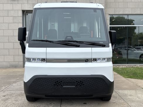 Used 2024 Chevrolet Brightdrop 400 w/ Commercial Equipment Package AWD/4WD image 8