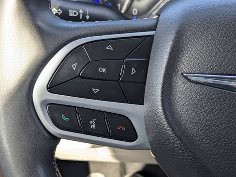 Used 2024 Chrysler Pacifica Limited FWD image 28