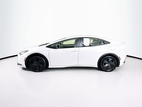 Used 2024 Toyota Prius LE image 4