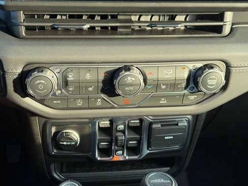 New 2026 Jeep Gladiator Sport image 16