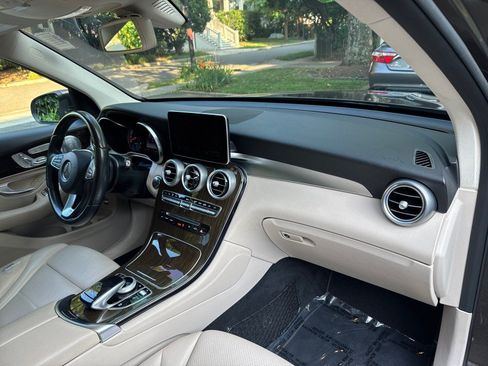 Used 2017 Mercedes-Benz GLC 300 4MATIC image 27