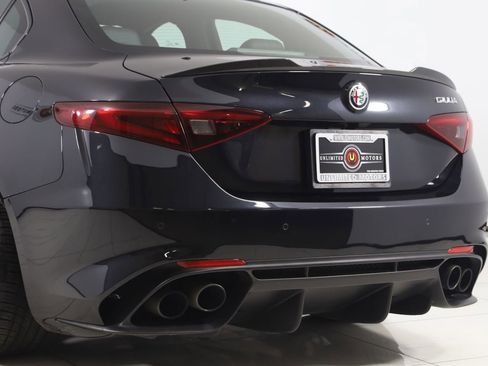 Used 2018 Alfa Romeo Giulia Quadrifoglio w/ Driver Assist Dynamic Package RWD image 21