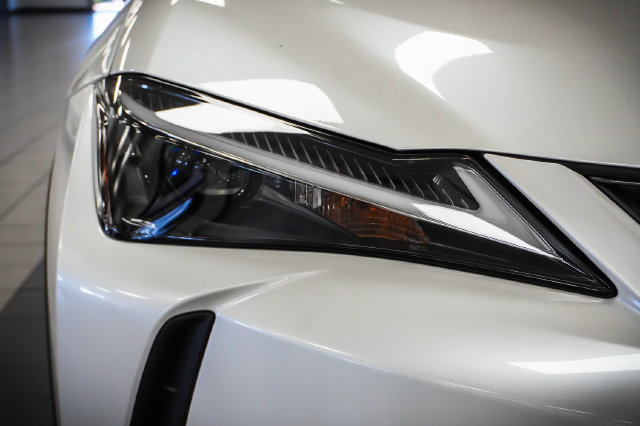 Certified 2025 Lexus UX 300h FWD w/ Accessory Package (Z2) image 29