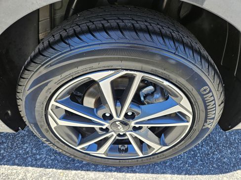Used 2024 Kia Forte LXS w/ LXS Technology Package FWD image 13