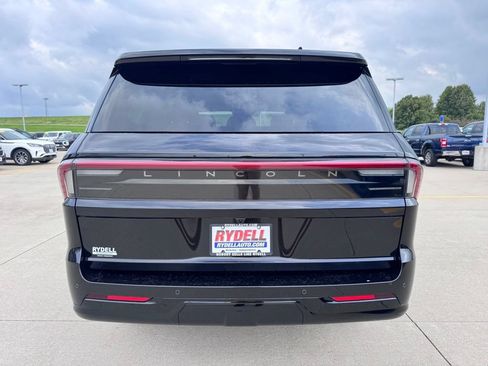 New 2027 Lincoln Navigator Premiere AWD/4WD image 15