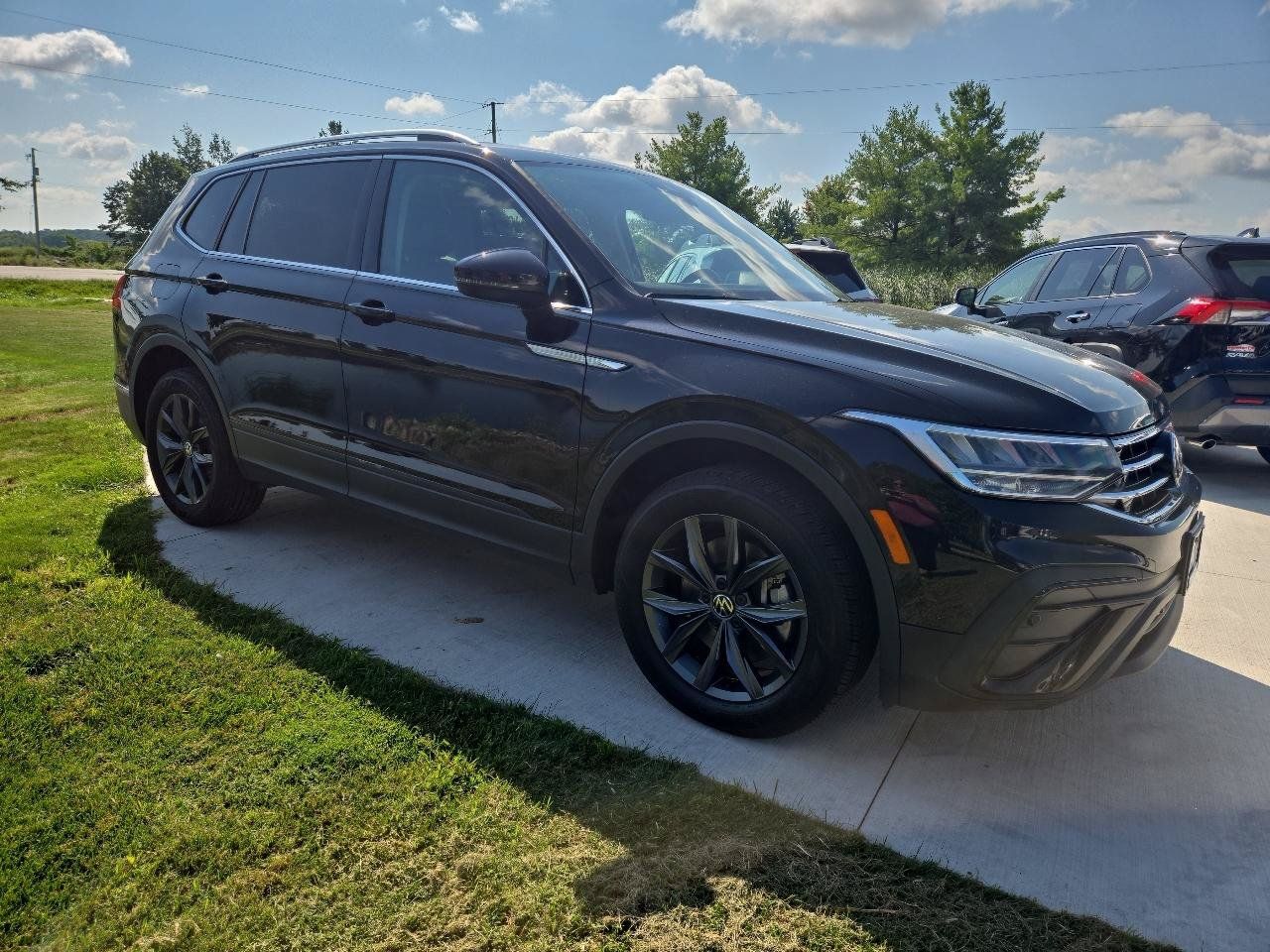 Used 2023 Volkswagen Tiguan SE AWD/4WD image 3