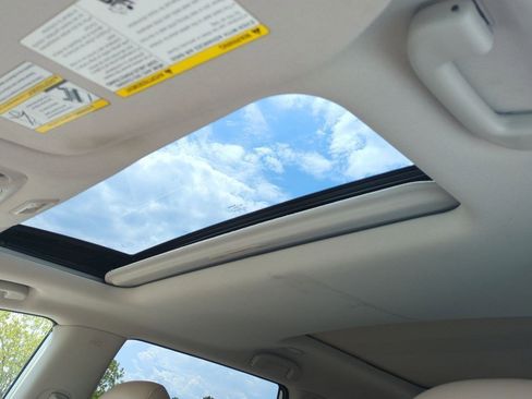 Used 2020 Nissan Pathfinder Platinum FWD image 18