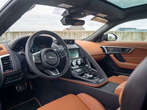 Used 2023 Jaguar F-TYPE R AWD/4WD image 17