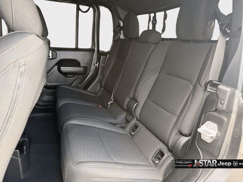 Used 2023 Jeep Gladiator Sport AWD/4WD image 18