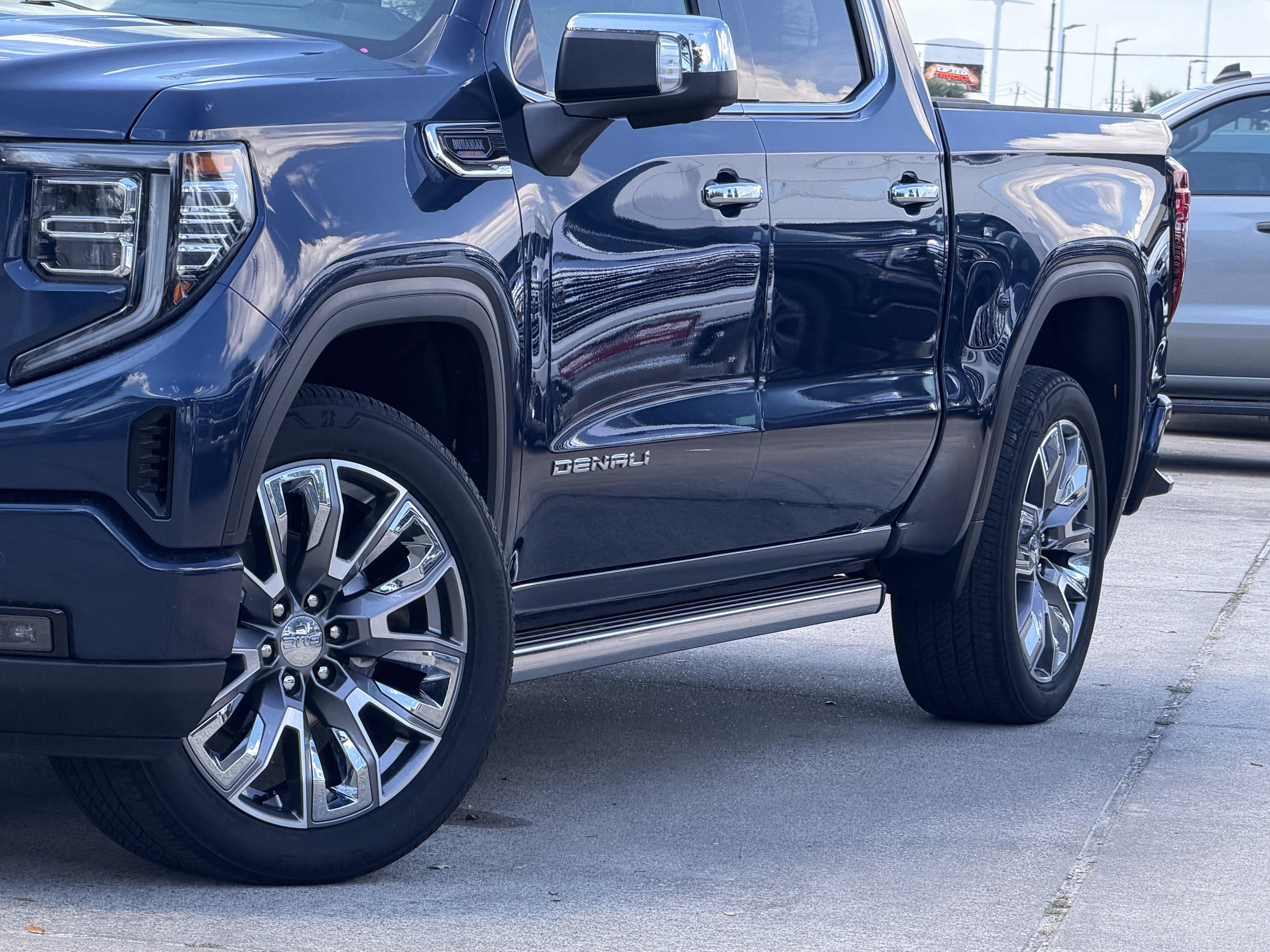 Used 2023 GMC Sierra 1500 Denali w/ Denali Reserve Package AWD/4WD image 9