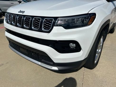 Used 2025 Jeep Compass Limited AWD/4WD image 4