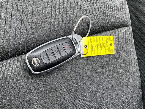 Used 2024 Nissan Rogue SV AWD/4WD image 15