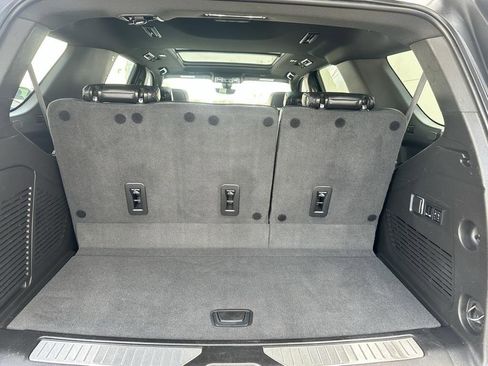 Used 2022 GMC Yukon Denali w/ Advanced Technology Package image 9