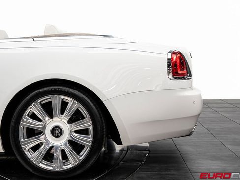 Used 2016 Rolls-Royce Dawn image 17