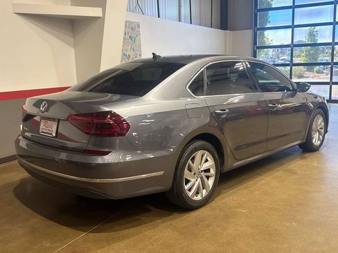 Used 2018 Volkswagen Passat 2.0T SE FWD image 45