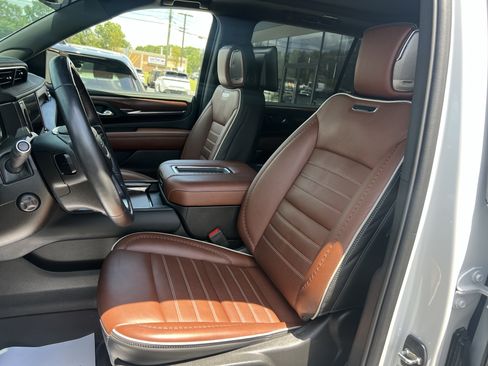 Used 2023 GMC Yukon XL Denali Ultimate AWD/4WD image 16
