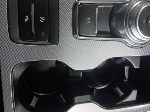 Used 2021 Ford Edge Titanium image 29