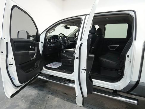 Used 2016 Nissan Titan PRO-4X image 20
