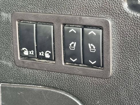 Used 2019 Cadillac Escalade ESV Luxury AWD/4WD image 8