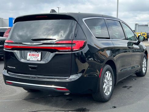 New 2026 Chrysler Pacifica Select image 7