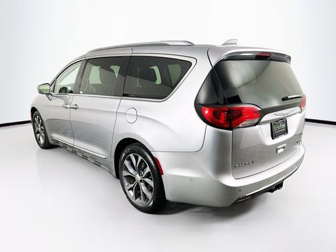 Used 2018 Chrysler Pacifica Limited FWD image 5