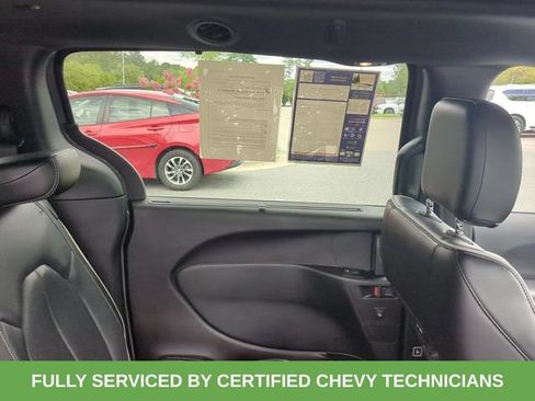 Used 2025 Chrysler Pacifica Limited FWD image 38