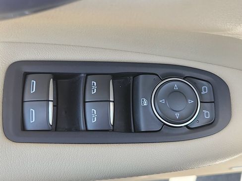 Used 2018 Cadillac XT5 FWD image 23