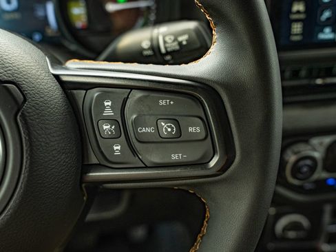 Used 2024 Jeep Wrangler Unlimited AWD/4WD image 27