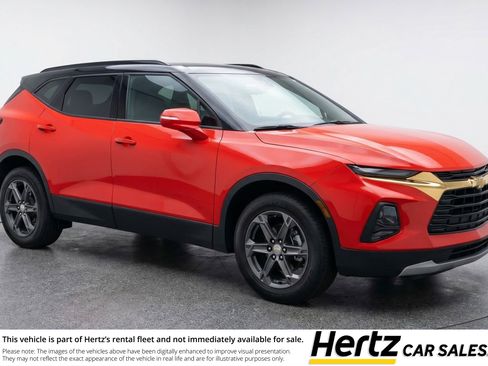 Used 2025 Chevrolet Blazer LT FWD image 1