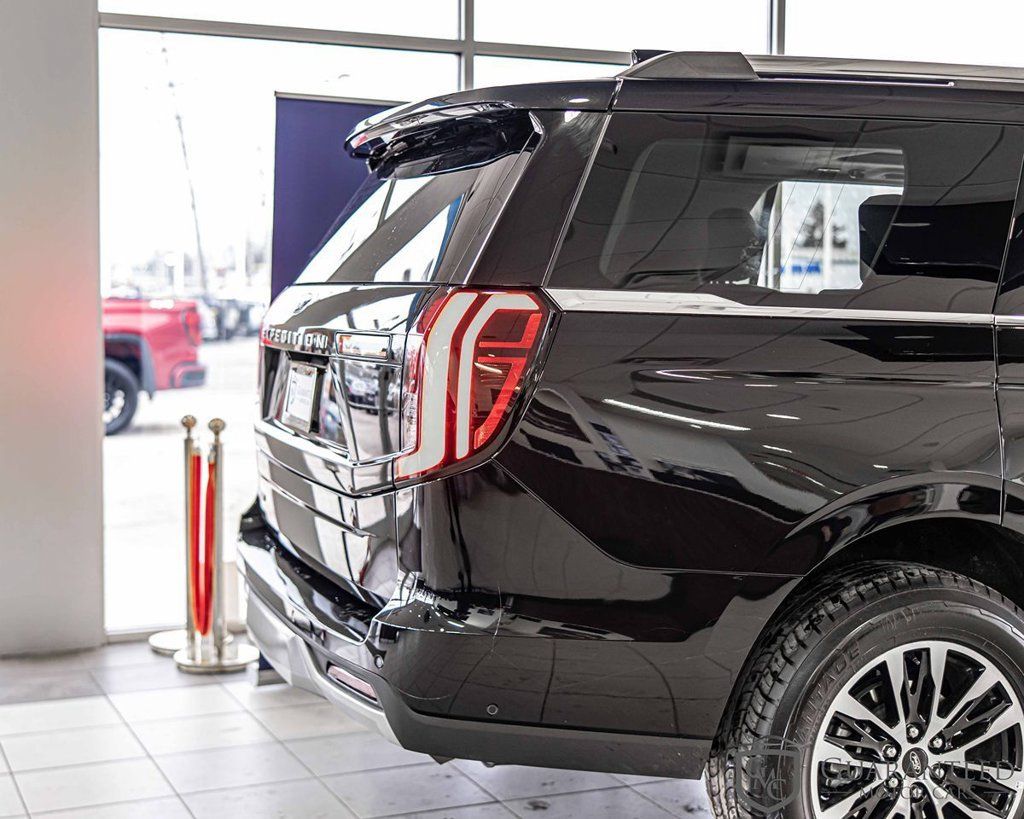 Used 2025 Ford Expedition Platinum AWD/4WD image 12
