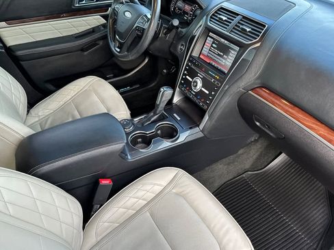 Used 2016 Ford Explorer Platinum image 17