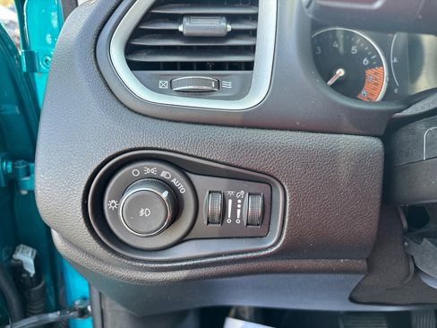 Used 2019 Jeep Renegade Latitude image 17