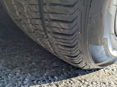 Used 2024 Chrysler Pacifica Limited image 12