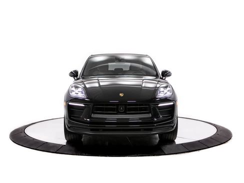 Certified 2024 Porsche Macan AWD/4WD image 10
