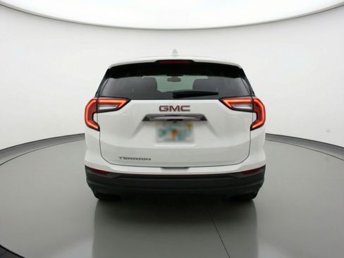 Used 2024 GMC Terrain SLE FWD image 7