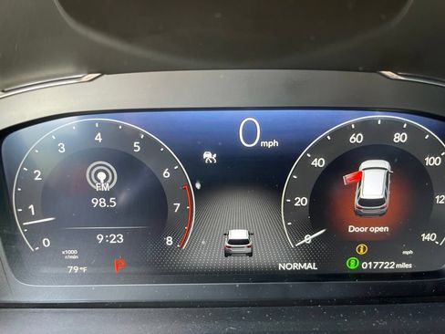 Used 2025 Honda Pilot Black Edition image 14