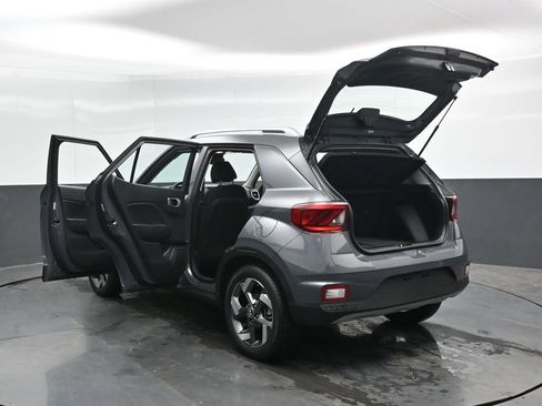 Used 2025 Hyundai Venue SEL FWD image 47