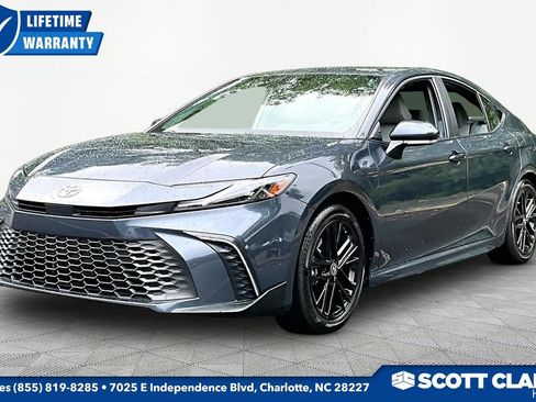Used 2026 Toyota Camry SE FWD image 3