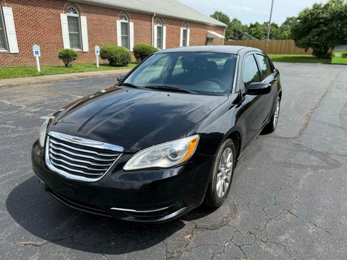 Used 2013 Chrysler 200 LX image 2
