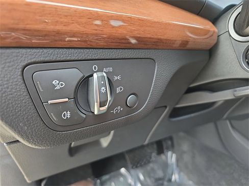 Used 2021 Audi Q5 2.0T Premium w/ Convenience Package image 29