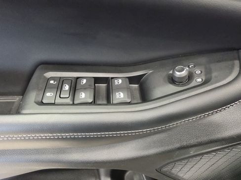 Used 2023 Jeep Grand Cherokee Laredo w/ Luxury Tech Group I AWD/4WD image 22