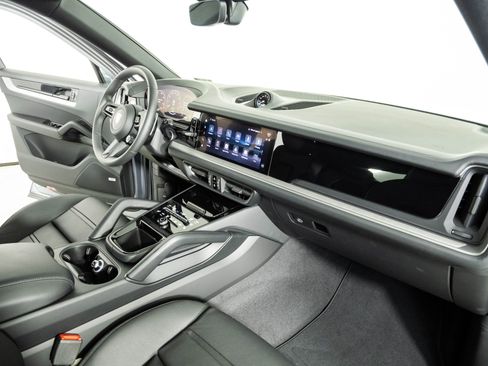 New 2026 Porsche Cayenne E-Hybrid Coupe AWD/4WD image 25