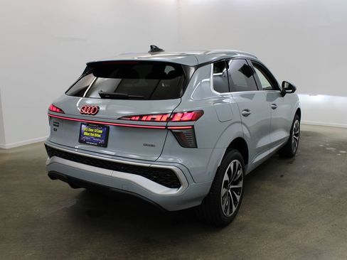 New 2026 Audi Q3 quattro 2.0T AWD/4WD image 5