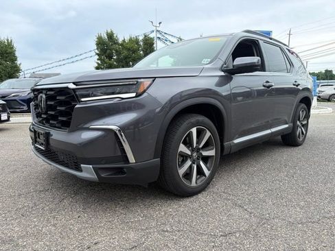 Used 2024 Honda Pilot Touring image 1