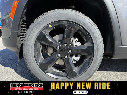 New 2025 Jeep Grand Cherokee 4WD image 9