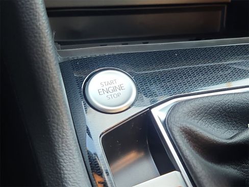 New 2025 Volkswagen Taos SE image 14