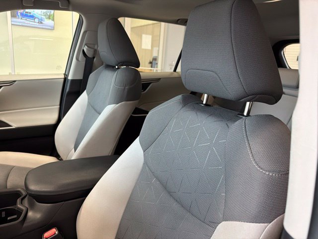 Used 2022 Toyota RAV4 XLE w/ Convenience Package AWD/4WD image 13